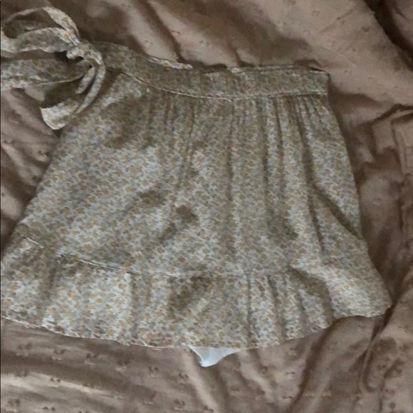 Floral yellow and white Hollister skirt - Picture 2 of 3